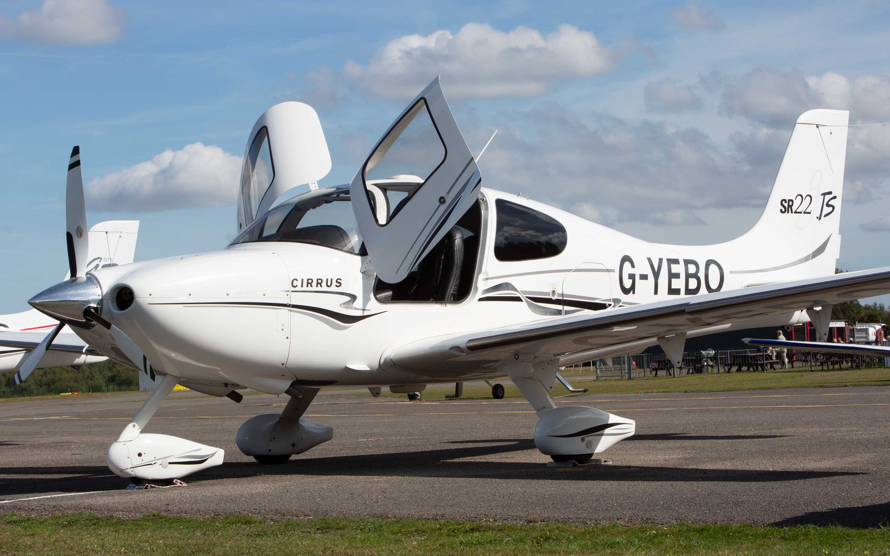 2006 Cirrus SR22 G2 GTS, photo 2