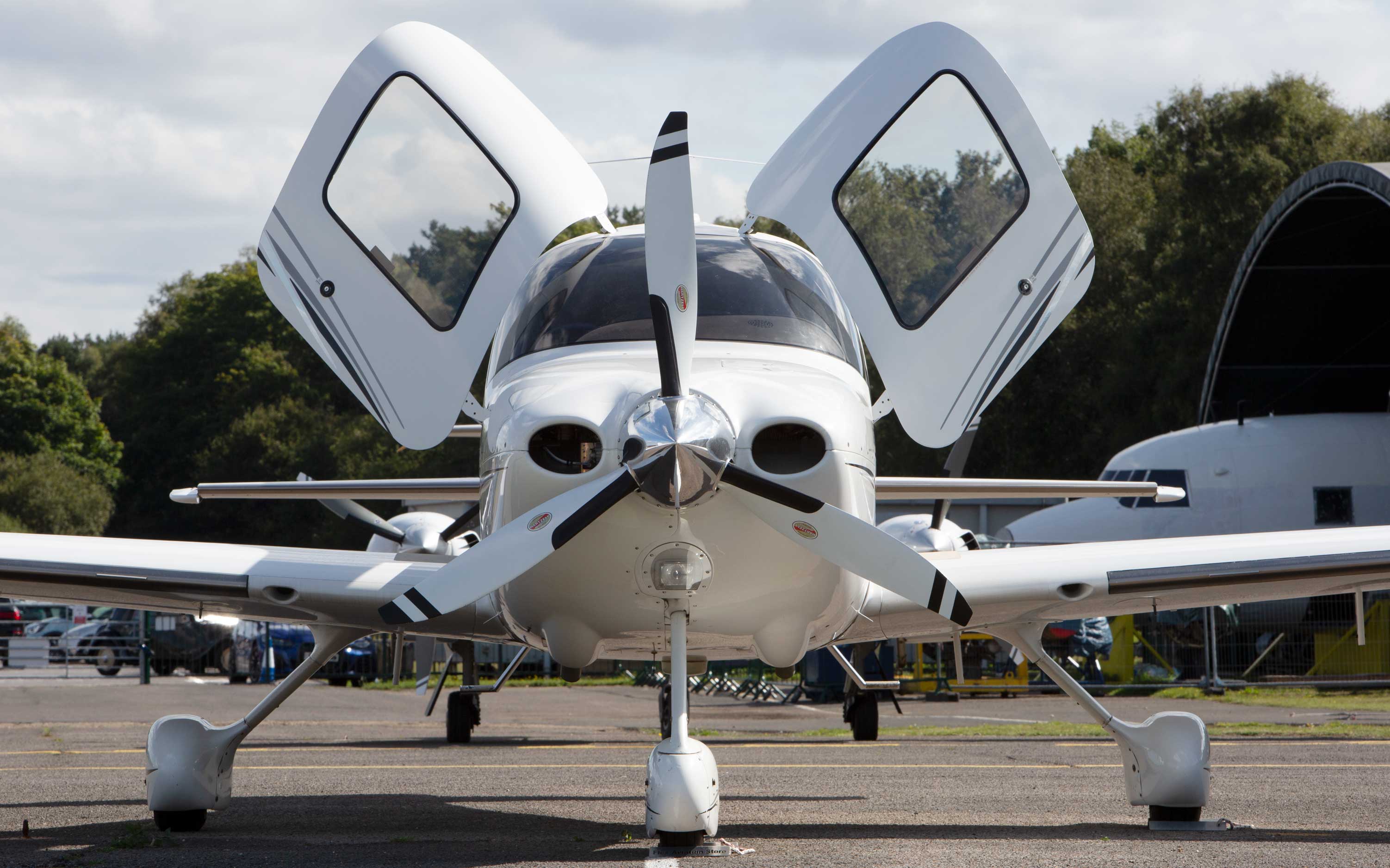 2006 Cirrus SR22 G2 GTS, photo 3